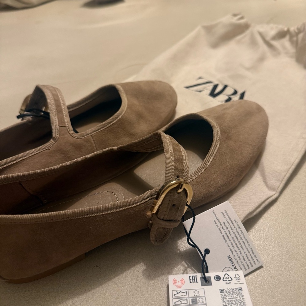 NEW ZARABeige Suede Mary Jane Flat with Gold Buckle - Picture 3 of 6